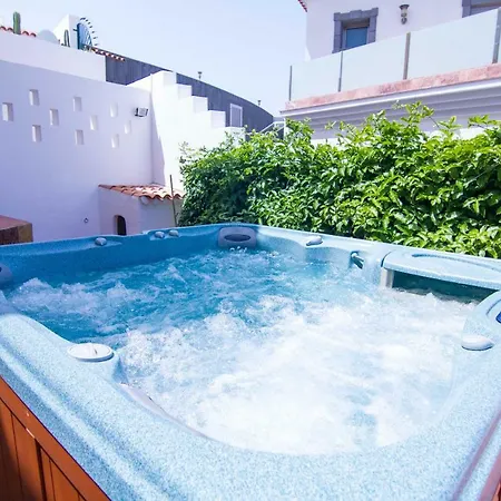 Isabel Vila Costa Adeje (Tenerife)