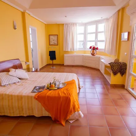 Isabel Vila Costa Adeje (Tenerife)